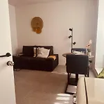 Christina's 1 Bed-first Floor 4 Min From Appartement *