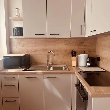 Christina's 1 Bed-first Floor 4 Min From * Ostende