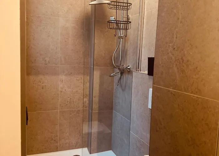 Christina's 1 Bed-first Floor 4 Min From